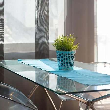 Apartment Chic Designer *