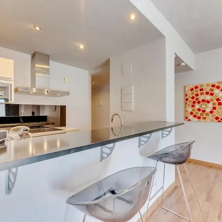 Apartment Chic Designer